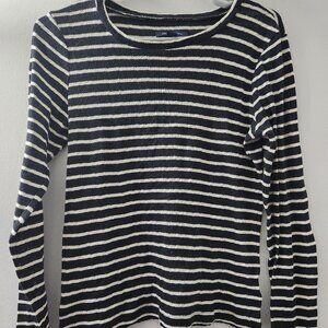 American Eagle Black and White stripped crochet long sleeve shirt sz M